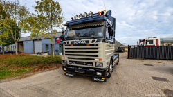 20251019-Tom-Holding-00559